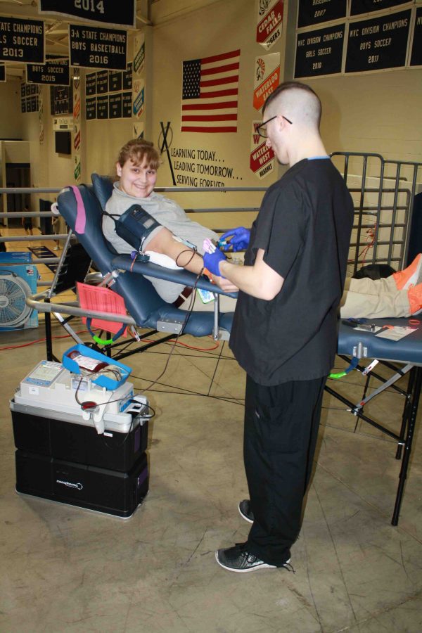 Katelyn Gibbs (X18) donates blood during the blood drive on April 5. Emiko Coffey Photo.